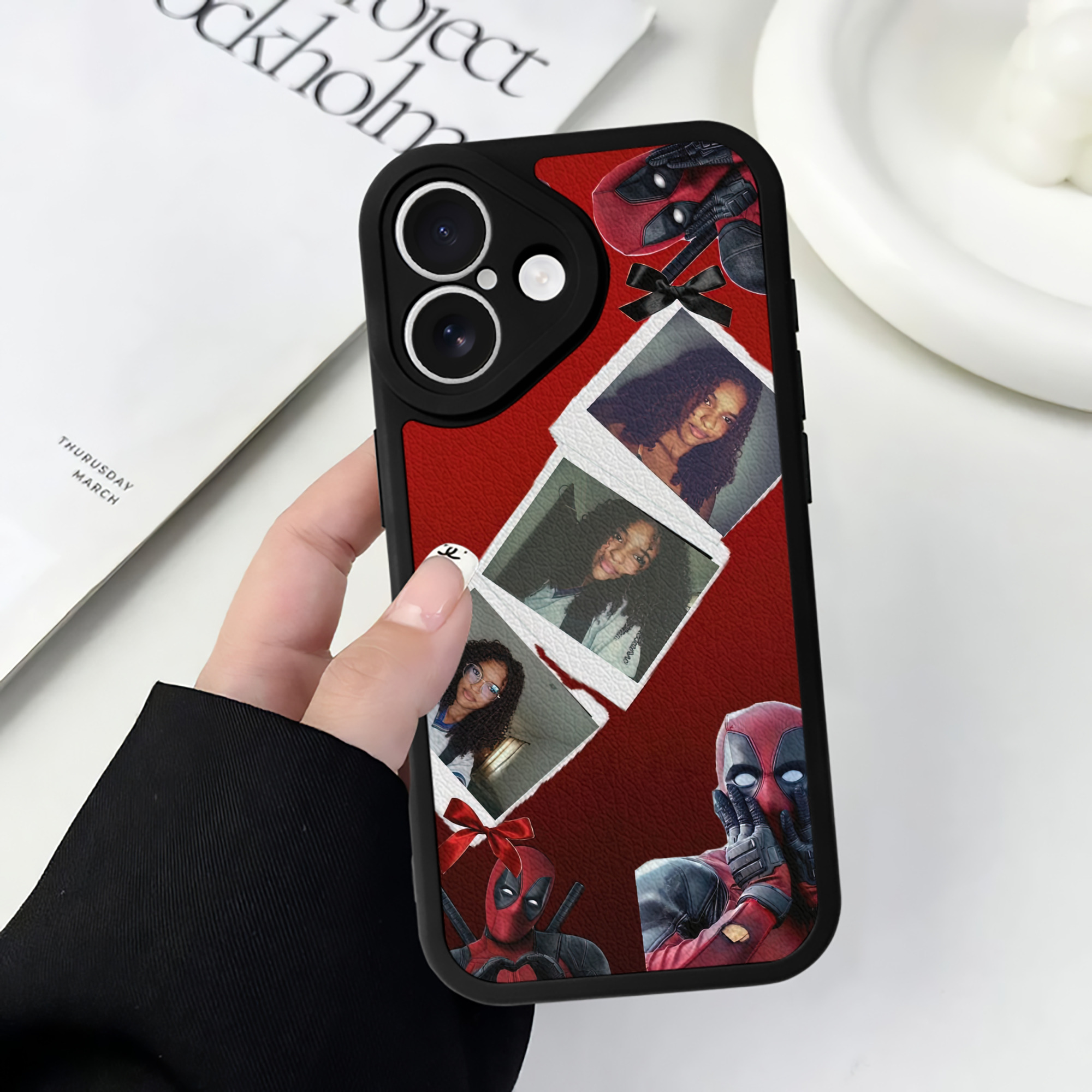 （画像用） Deadpool デッドプール 【iPhone 16シリーズ対応】シリコンスマホケース（レザー調） 材質：シリコン